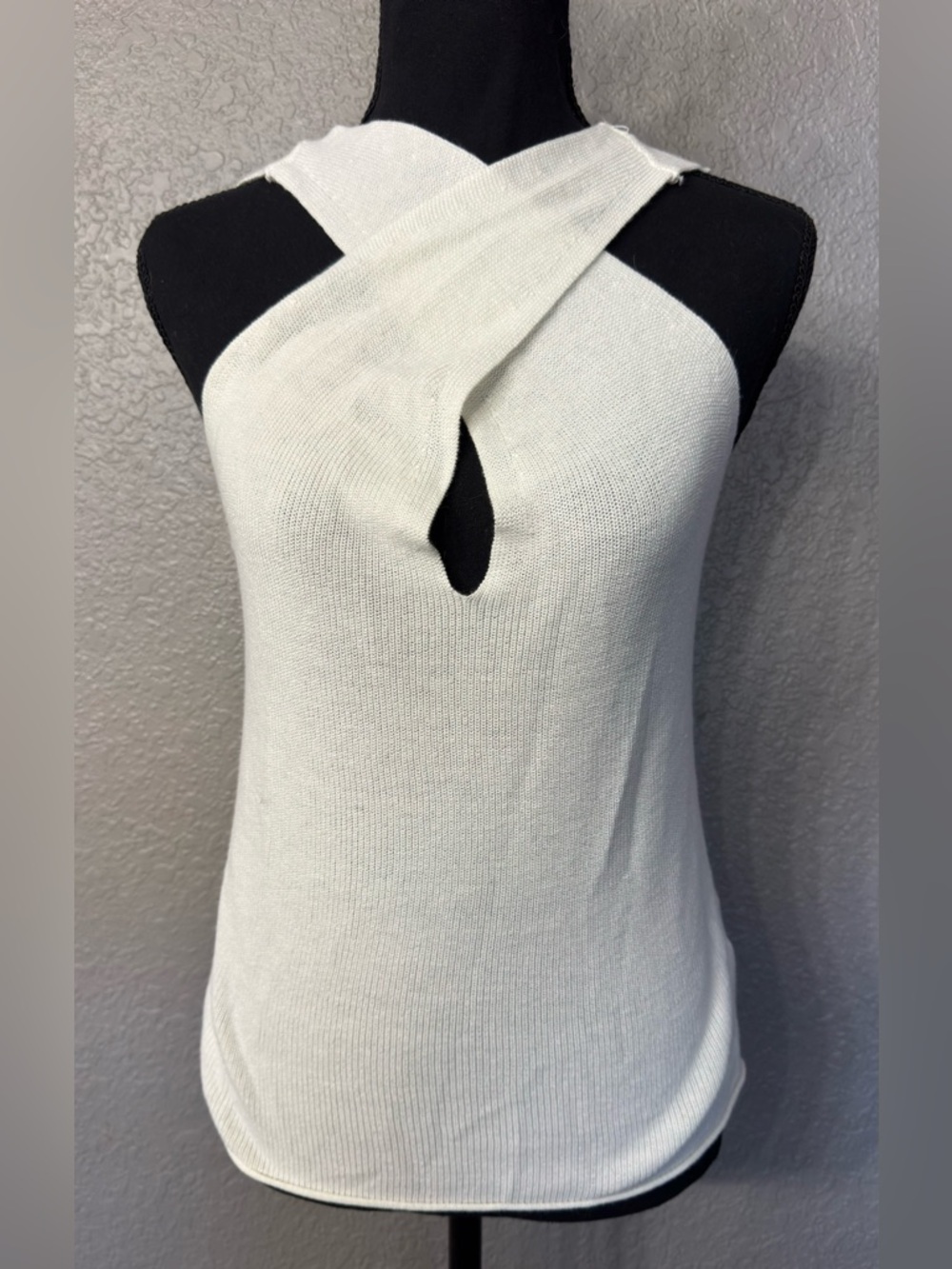 Season Women’s Sz S/M Cream White Criss Cross Front Sleeveless Sweater